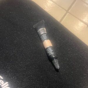 It bye bye undereye concealer Light Natural